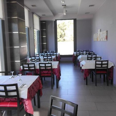 אורנסה Hostal Restaurante Vial מראה חיצוני תמונה