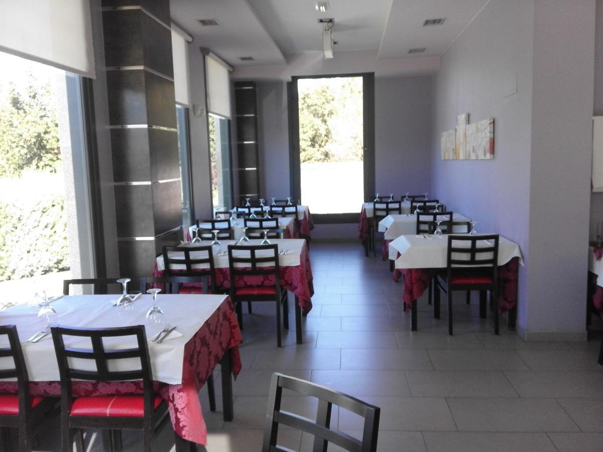 אורנסה Hostal Restaurante Vial מראה חיצוני תמונה