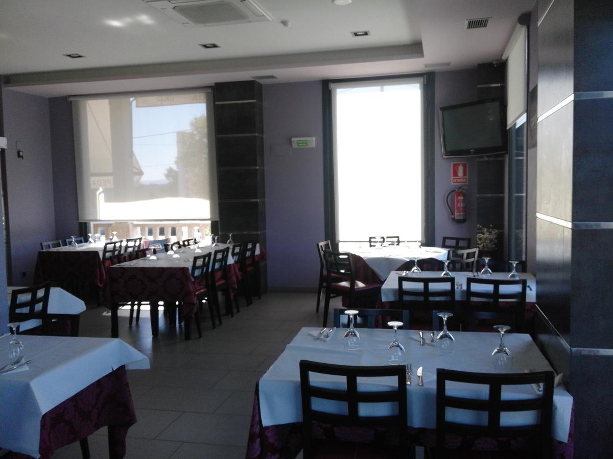 אורנסה Hostal Restaurante Vial מראה חיצוני תמונה