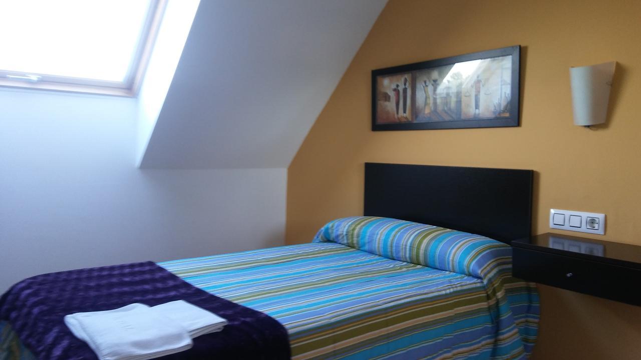 אורנסה Hostal Restaurante Vial מראה חיצוני תמונה