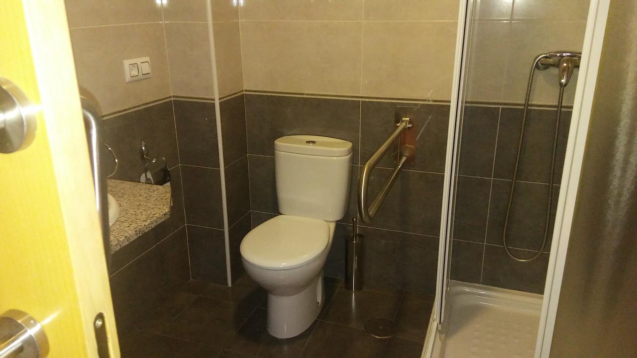 אורנסה Hostal Restaurante Vial מראה חיצוני תמונה
